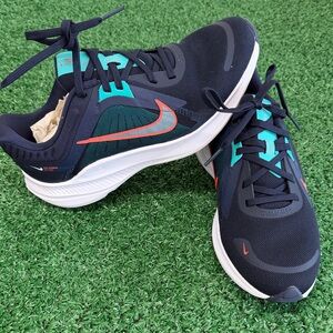 Nike Quest 5 Women’s Running shoes size 6. New.